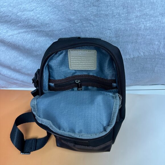 NWT  TUMI SLING BAG In black - Picture 3 of 4